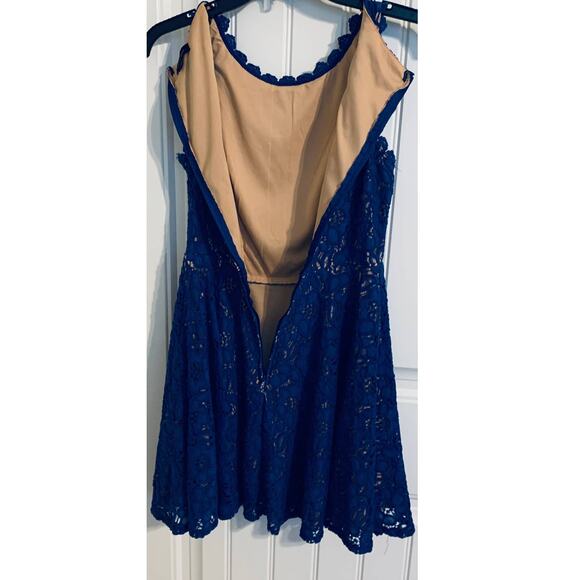 JODI KRISTOPHER SLEEVELESS MIDI LACE OVERLAY DRESS, JUNIORS, 5, ROYAL BLUE & TAN - Picture 3 of 10